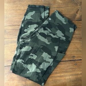 NWOT Lululemon Camo Leggings with Pockets | Size 8, 25”
